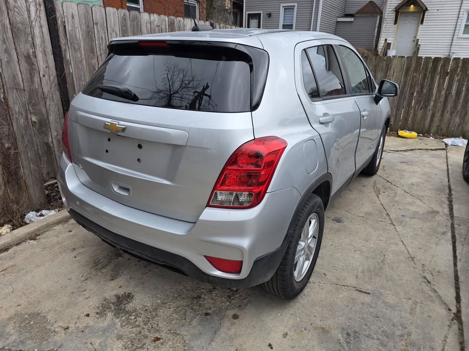 2020 Chevrolet trax ls - photo 3