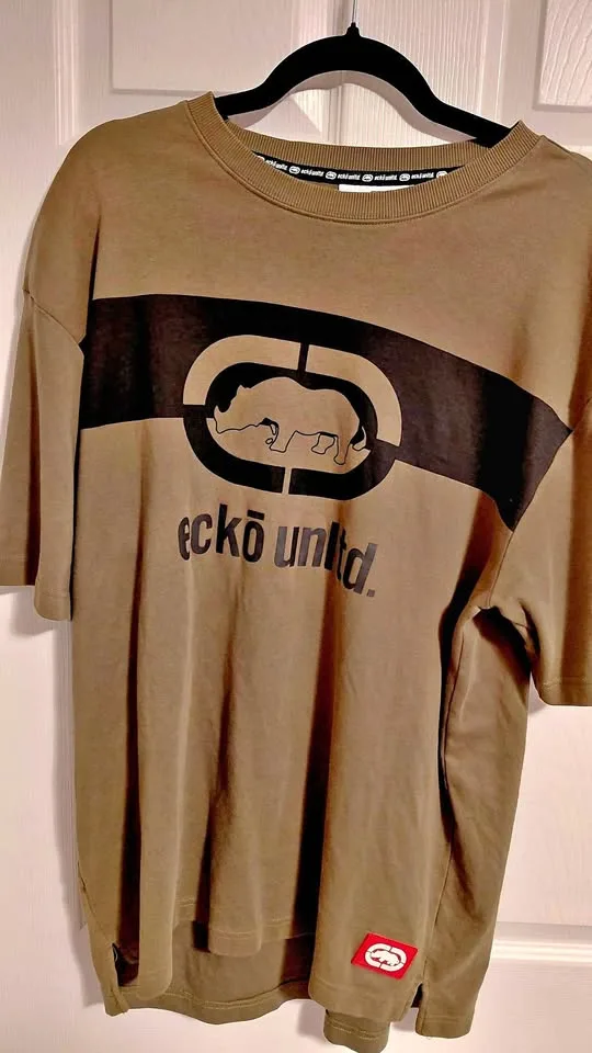 Selling my unique vintage Ecko old-school T-shirt