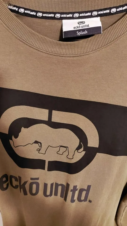 Selling my unique vintage Ecko old-school T-shirt image indicator(2)