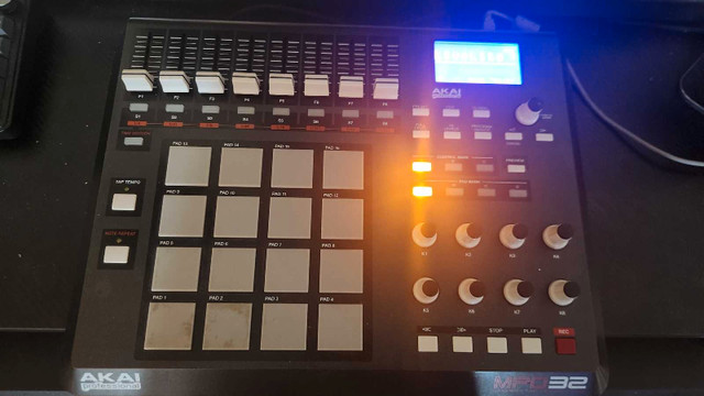 Akai MPD32