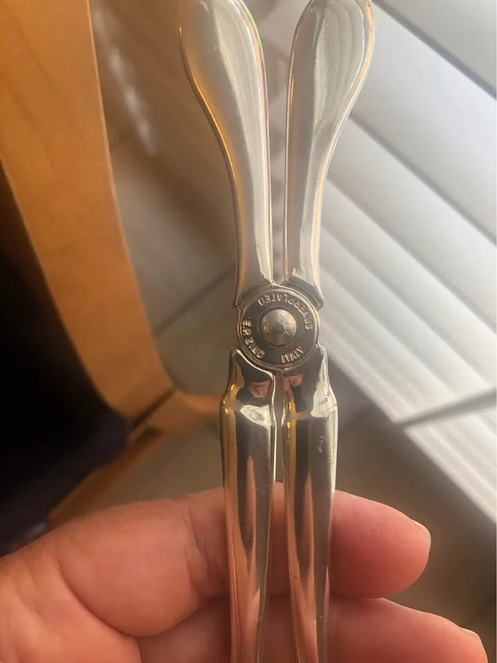 Vintage Silver Plated Fruit/Salad Tongs image indicator(3)