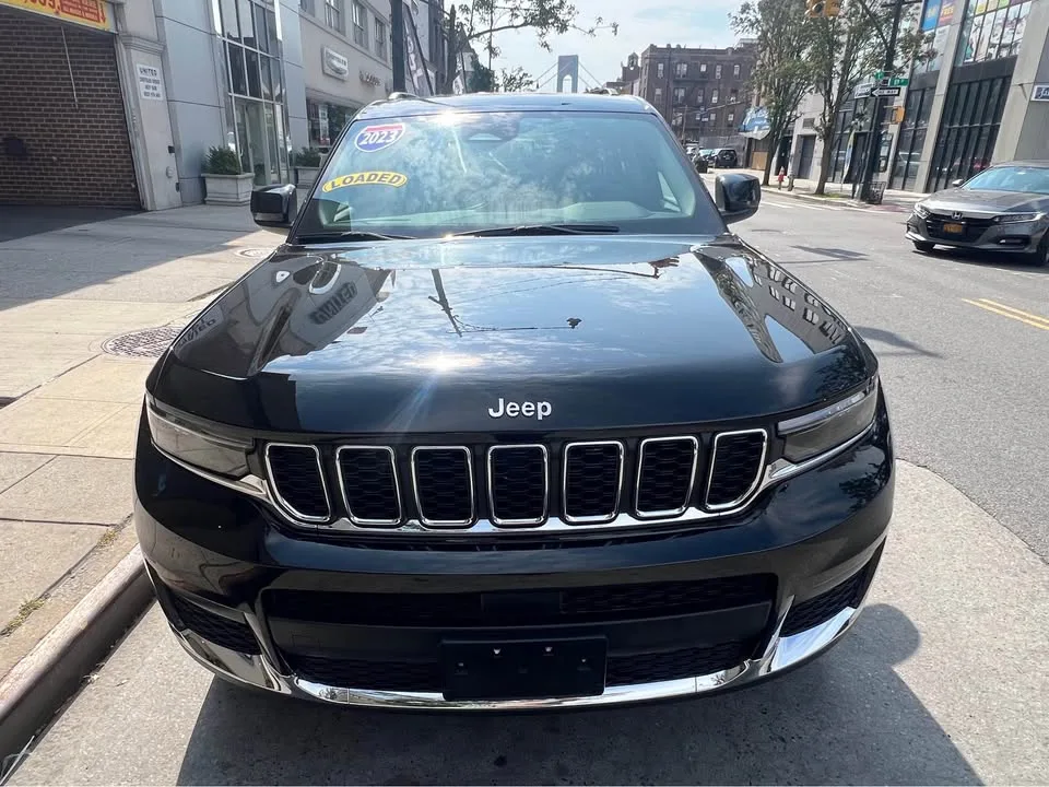 2023 Jeep Grand Cherokee L · Laredo Sport Utility 4D image indicator(3)