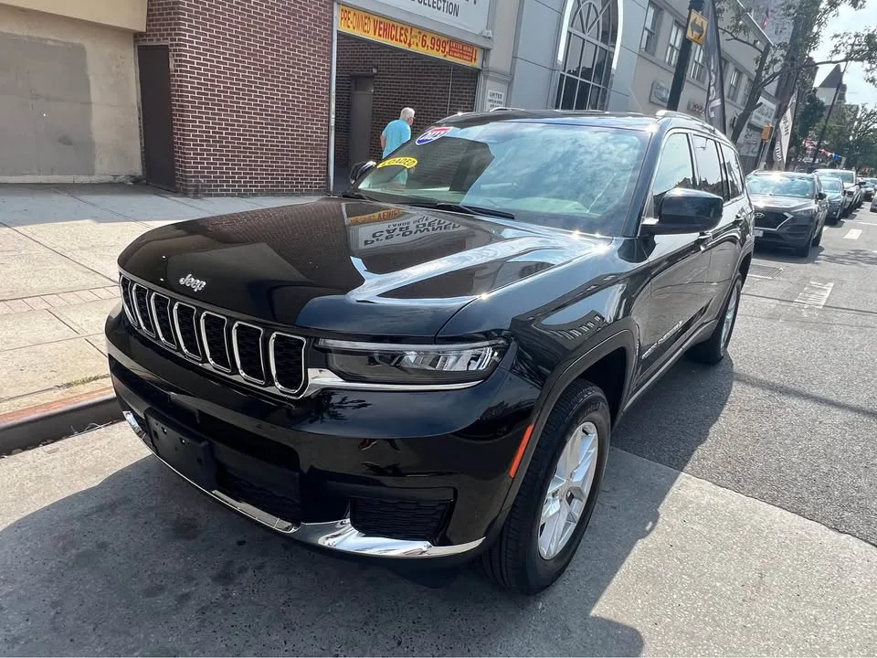 2023 Jeep Grand Cherokee L · Laredo Sport Utility 4D image indicator(4)