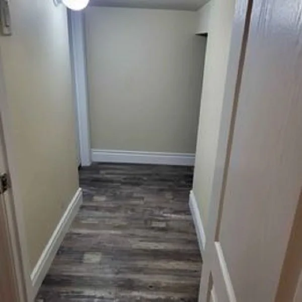 2 Beds 1 Bath - Apartment image indicator(2)