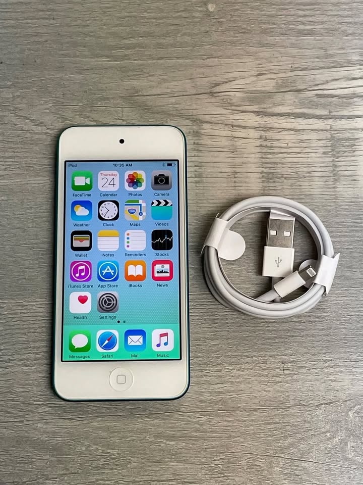 iPod touch 5th Gen 16GB with charger - photo 3
