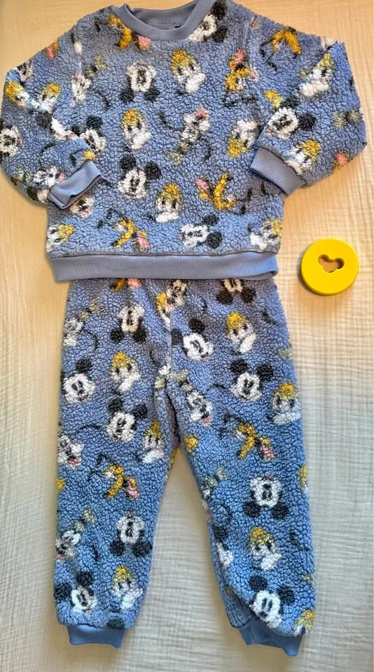 Disney: Mickey and Friends 4T Unisex Fuzzy Pajama Set thumbnail