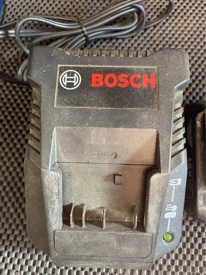 BOSCH Drill charger and 2 battery’s image indicator(2)
