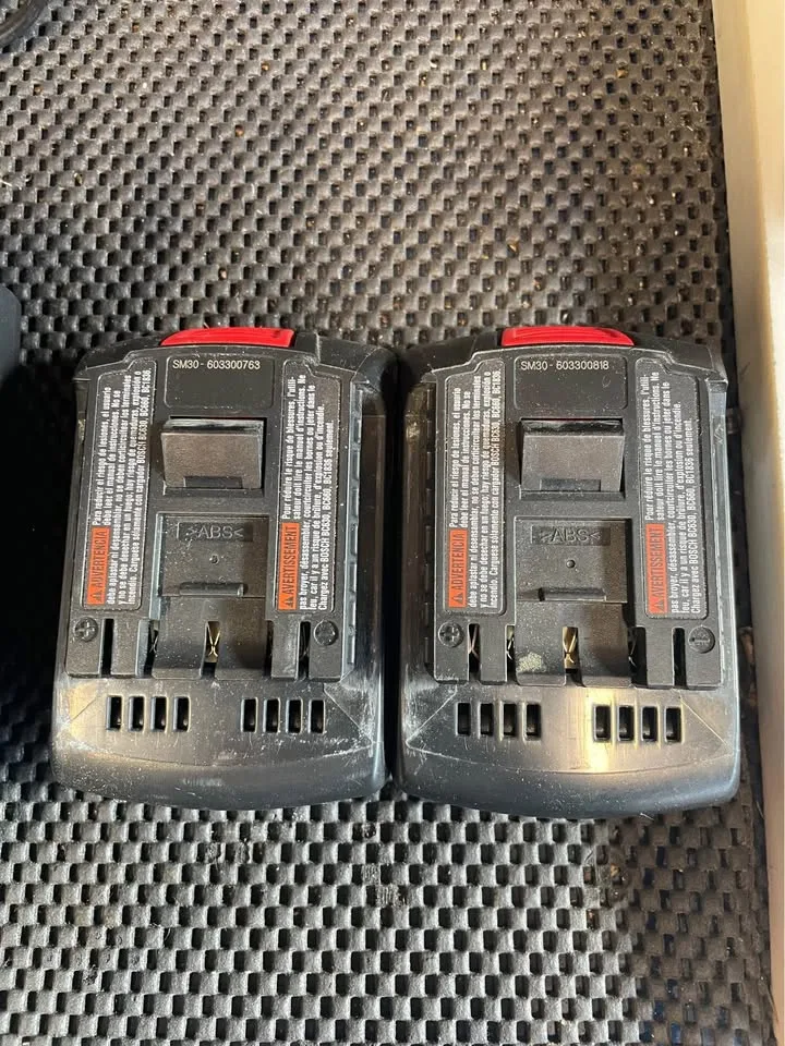 BOSCH Drill charger and 2 battery’s image indicator(3)