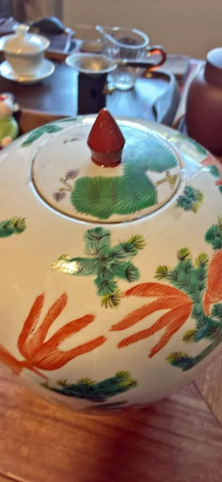Antique Chinese jar thumbnail