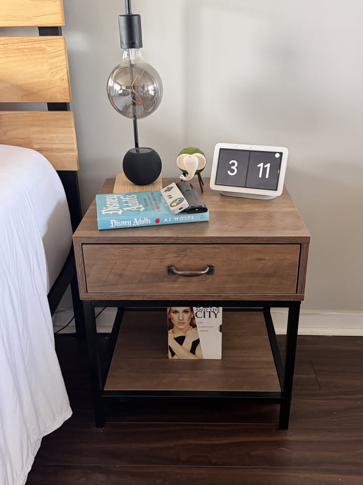 Nighstand Wayfair (One year of use, like new) - photo 3