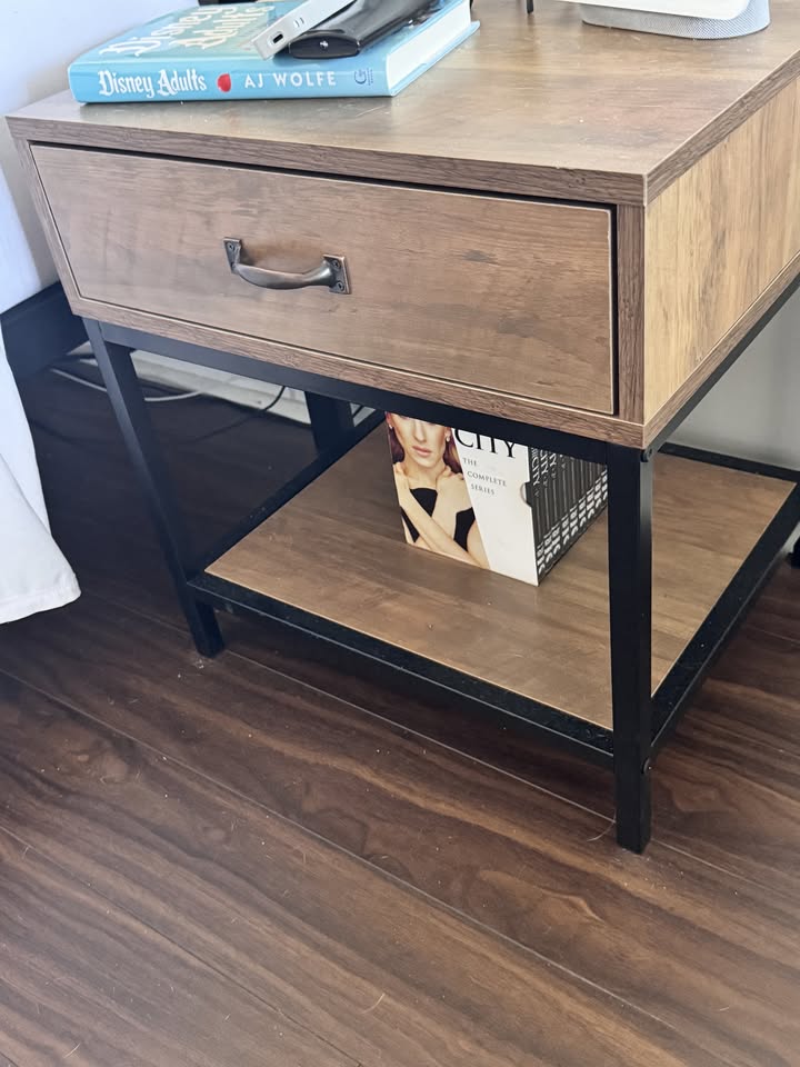 Nighstand Wayfair (One year of use, like new) - photo 4