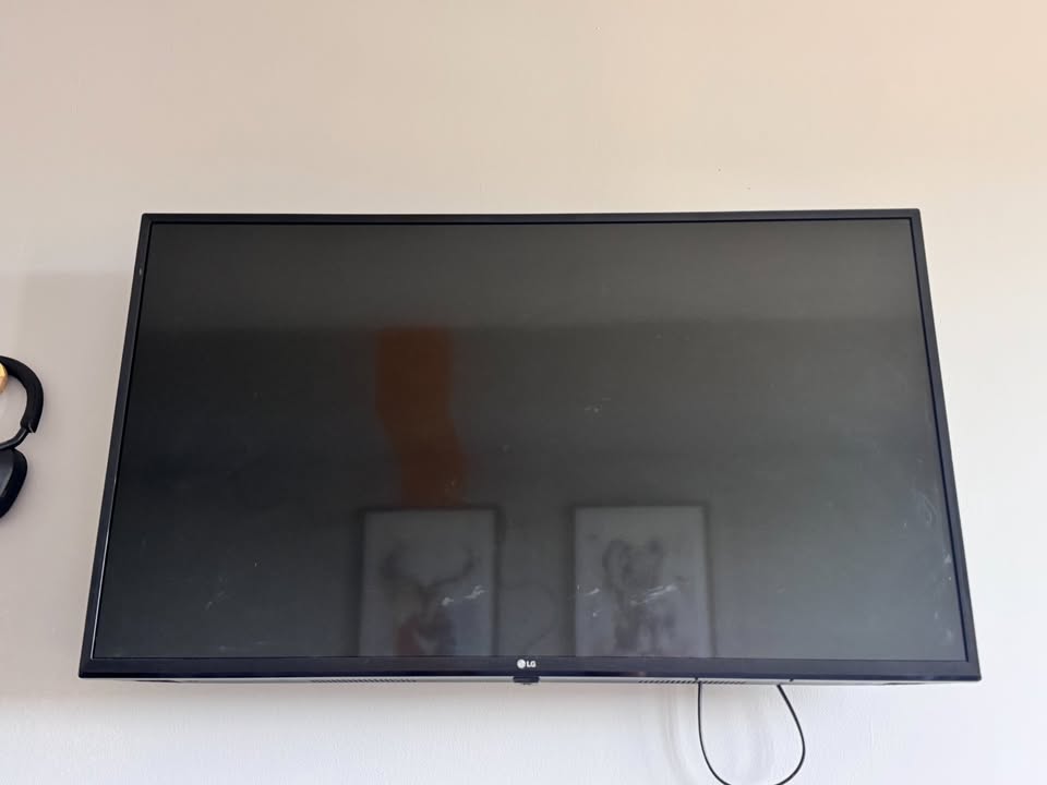 LG TV 42'' Smart + Google chromecast - photo 2