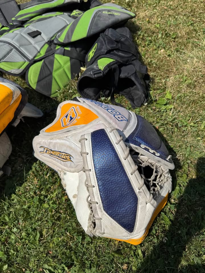 Boddam Goalie Pads, RBK Chest Protector and Goalie Helmet - photo 3