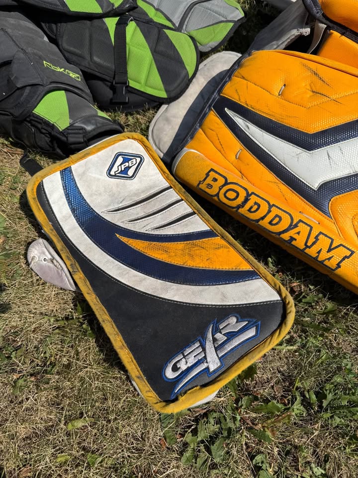 Boddam Goalie Pads, RBK Chest Protector and Goalie Helmet - photo 4