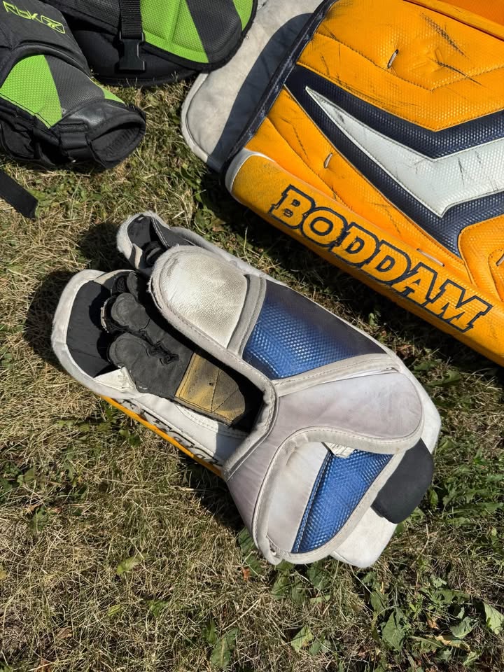 Boddam Goalie Pads, RBK Chest Protector and Goalie Helmet - photo 5
