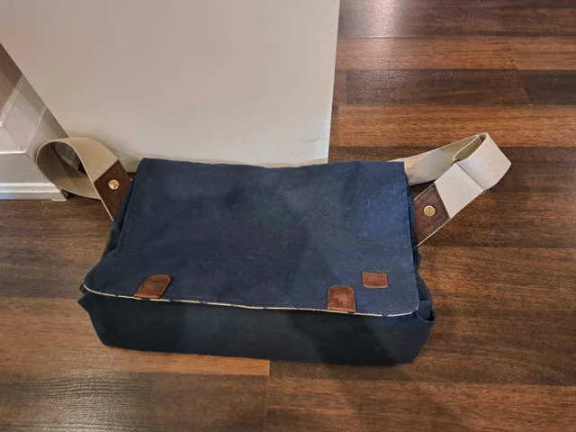 MEC messenger bag thumbnail