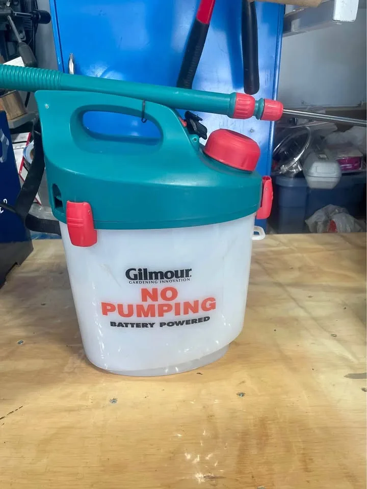 Gilmour 1 Gallon Battery Powered Sprayer