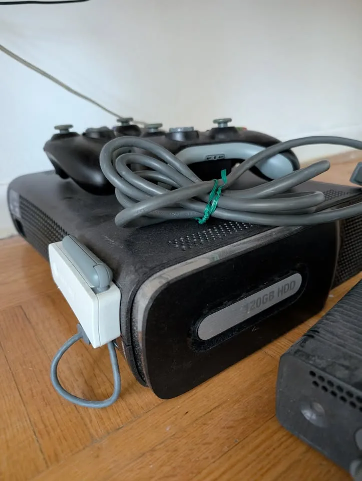 XBOX 360 (120GB HDD) image indicator(3)