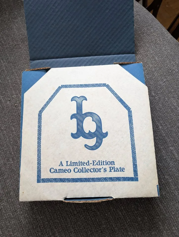 Vintage Collectible plate 'Isle of Calypso' image indicator(4)