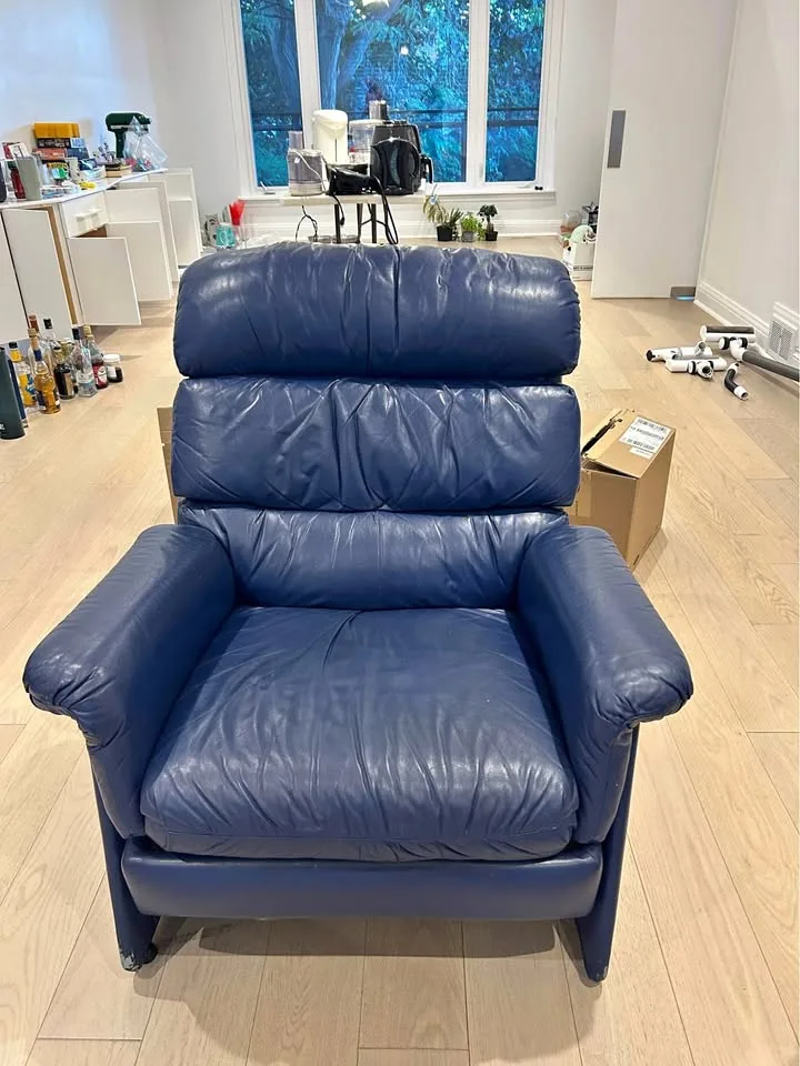 Two Vogel Leather Recliners thumbnail