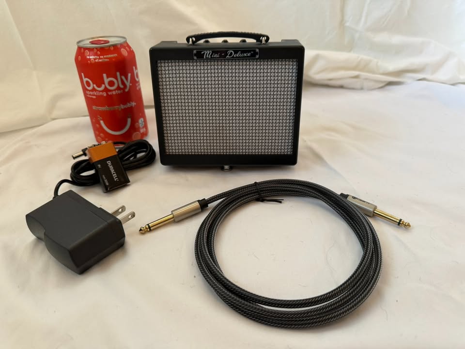 Fender MD-20 Mini Deluxe Amp - photo 2
