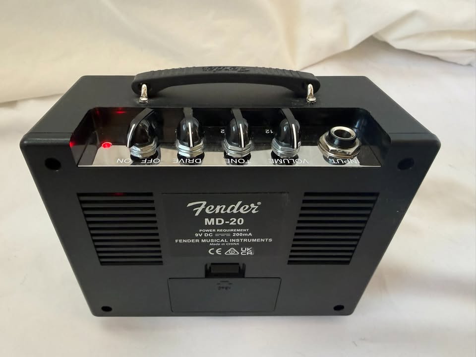 Fender MD-20 Mini Deluxe Amp - photo 3