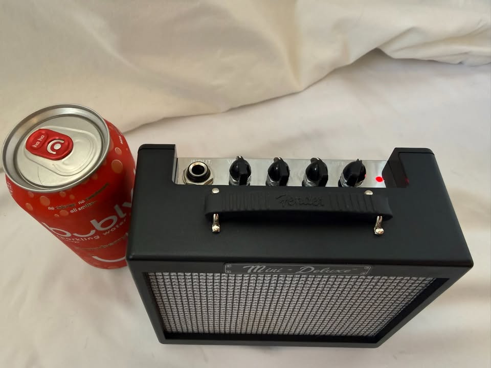 Fender MD-20 Mini Deluxe Amp - photo 4