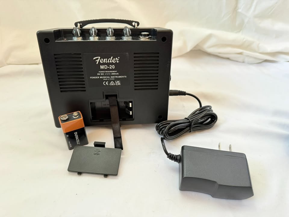 Fender MD-20 Mini Deluxe Amp - photo 5