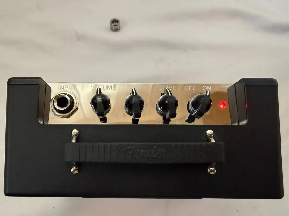 Fender MD-20 Mini Deluxe Amp image indicator(6)