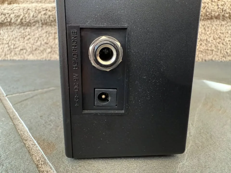 Fender MD-20 Mini Deluxe Amp image indicator(8)