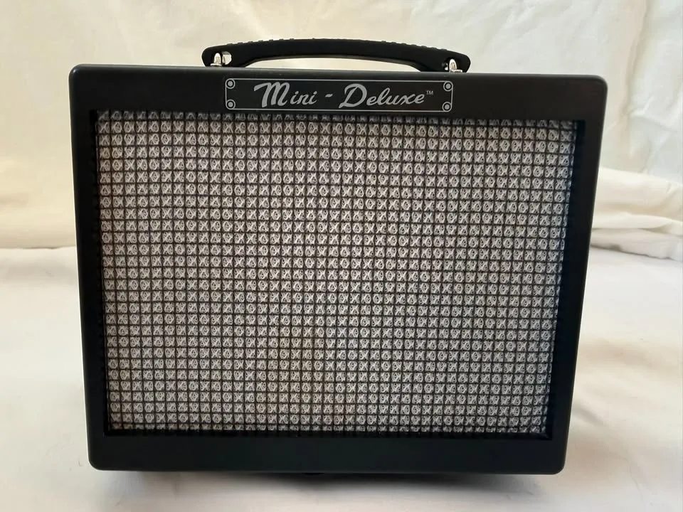 Fender MD-20 Mini Deluxe Amp image indicator(10)