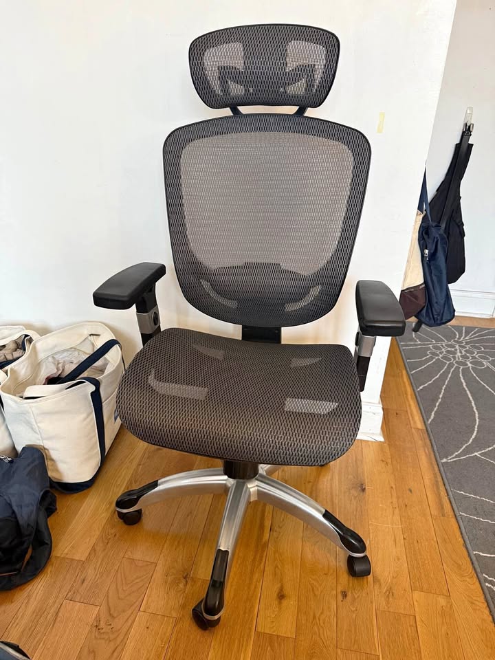 Used Staples Hyken Ergonomic Mesh Swivel Office Chair