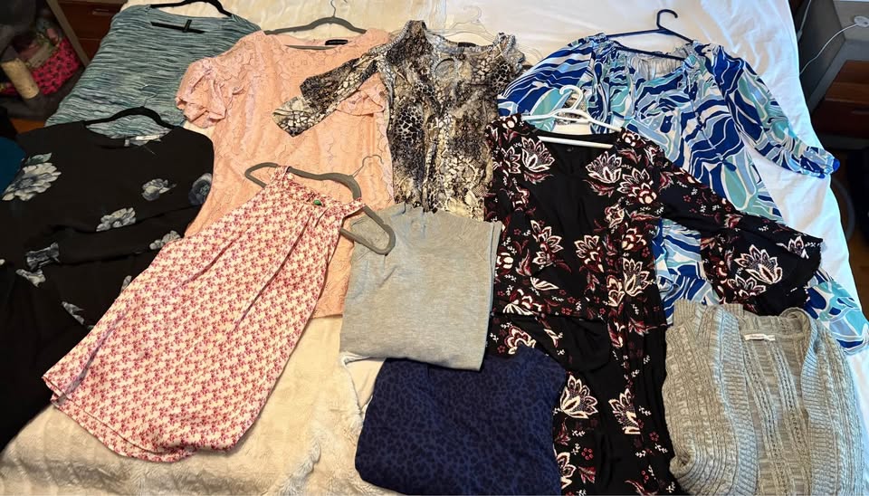 Bag of Women’s clothing - size XL- Just $9 for everything!! - photo 3