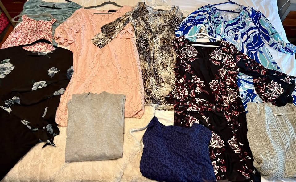 Bag of Women’s clothing - size XL- Just $9 for everything!! - photo 4