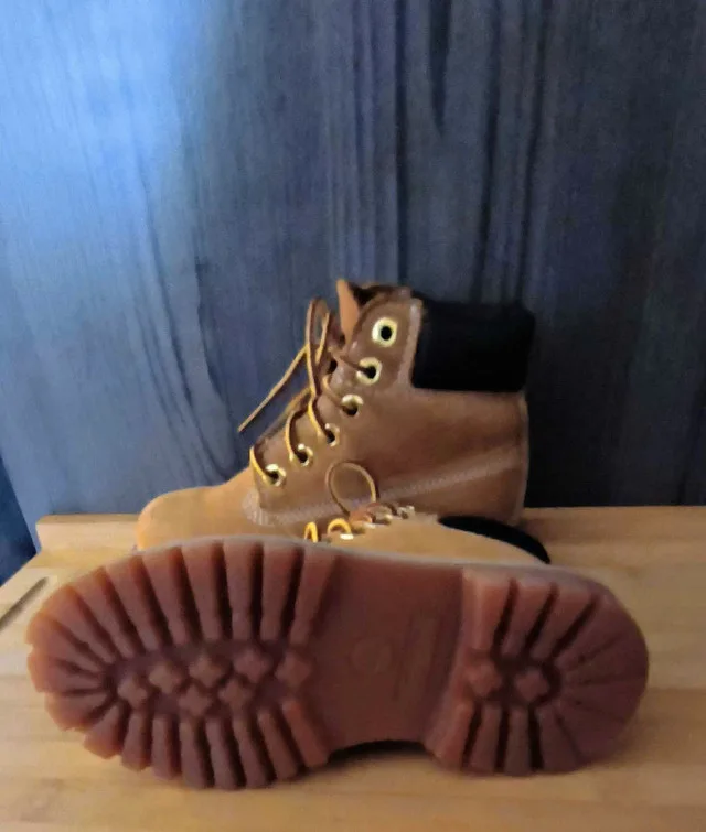 Timberland Kids Size 10 Premium Boots Wheat image indicator(6)