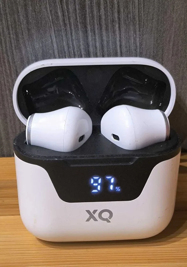 XQISIT TW200 True Wireless Earbuds (White) thumbnail