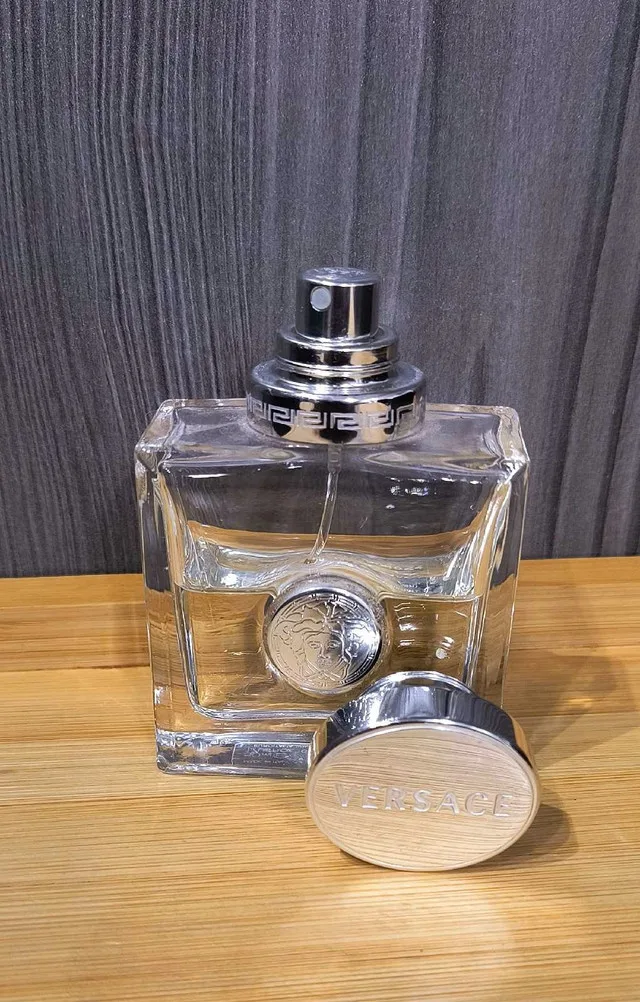 VERSACE Versense Women’s Perfume 50ML (55% Full) image indicator(3)