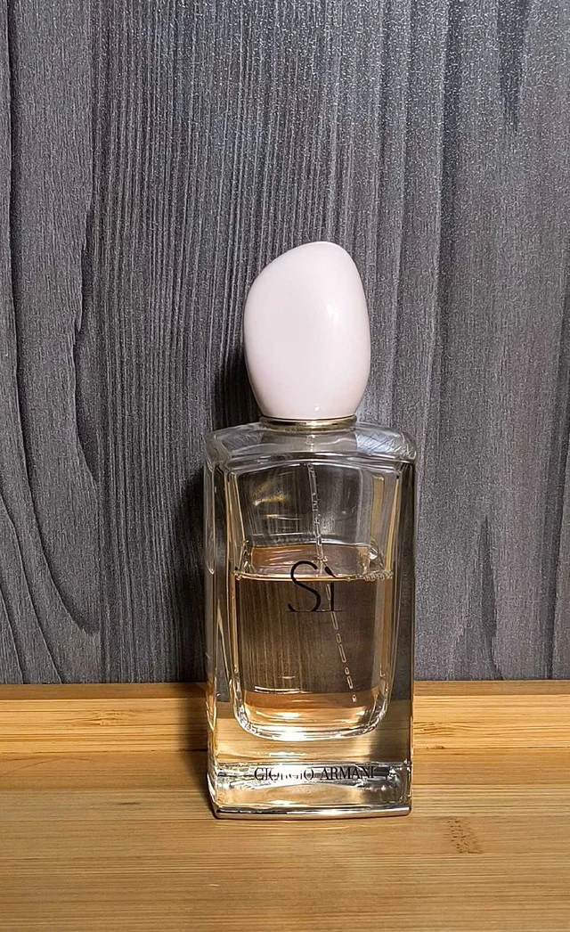 Si by Giorgio Armani Perfume (60% full) 100 ml thumbnail