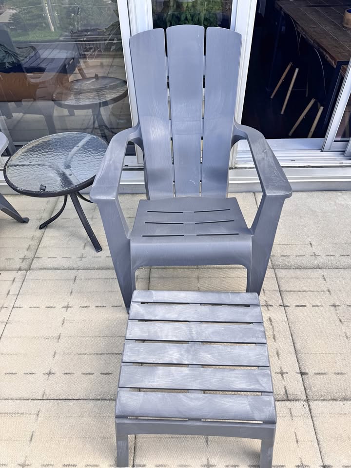 Muskoka Chair + Feet rest