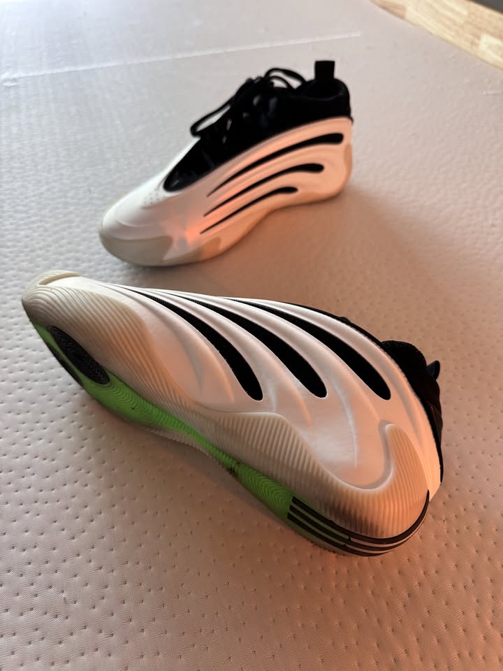 Adidas Shoes Size 9 - photo 2
