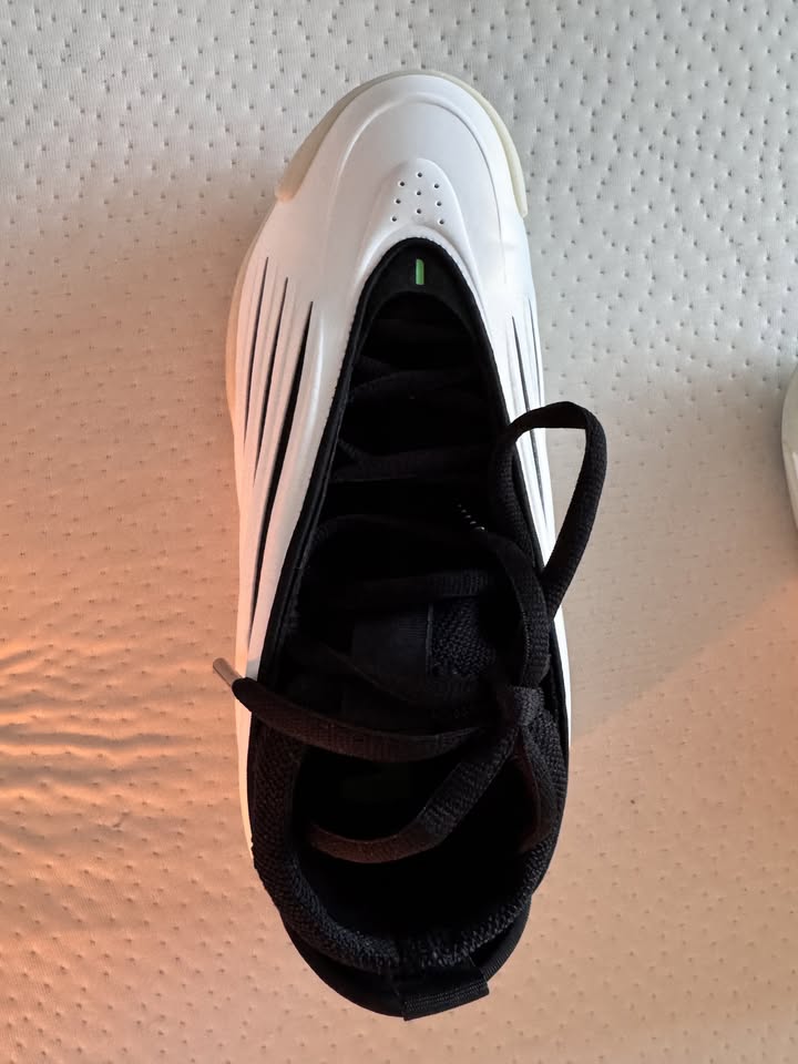Adidas Shoes Size 9 - photo 3