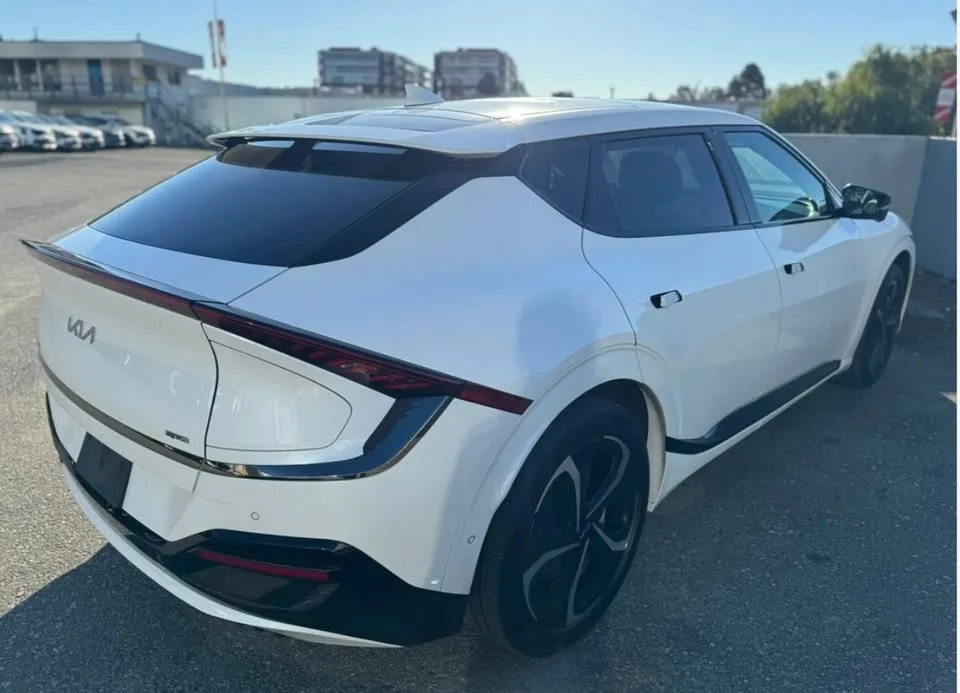 2024 Kia EV6 Land w/GT-Line Pkg 2 image indicator(2)