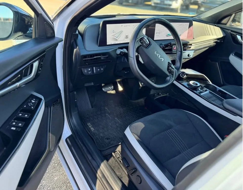 2024 Kia EV6 Land w/GT-Line Pkg 2 image indicator(6)