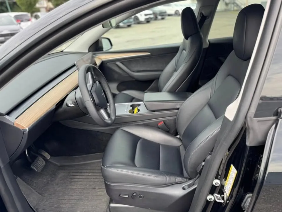 2023 Tesla Model Y Long Range image indicator(7)