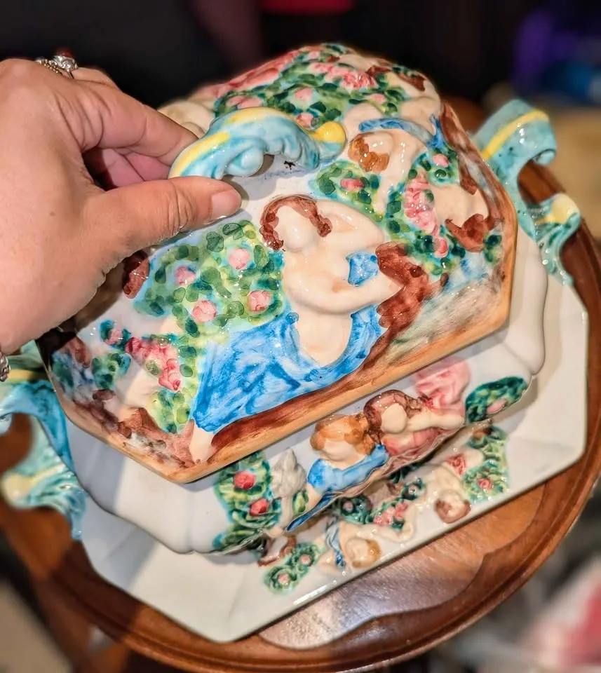 Capodimonte Porcelain Soup Tureen with Lid & Plate image indicator(2)