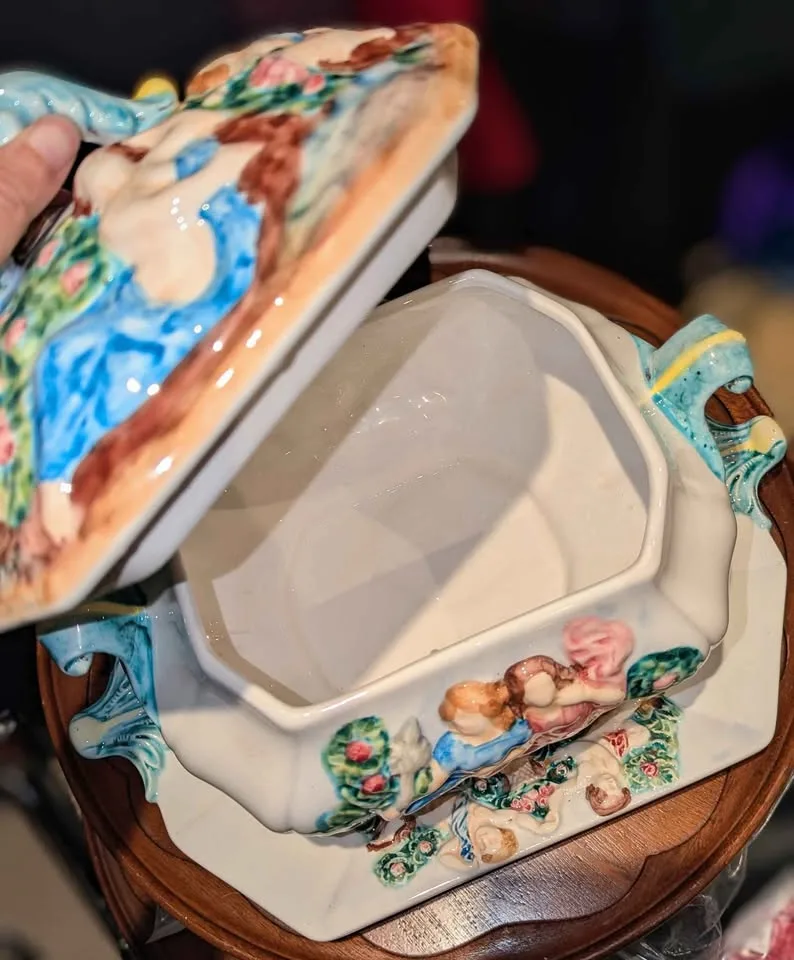 Capodimonte Porcelain Soup Tureen with Lid & Plate image indicator(3)