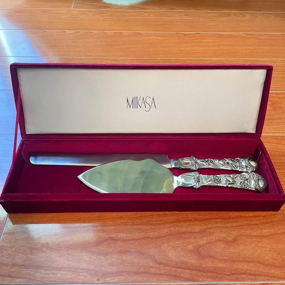 Vintage✨Silver-Plated Cake Serving Set by Mikasa image indicator(4)