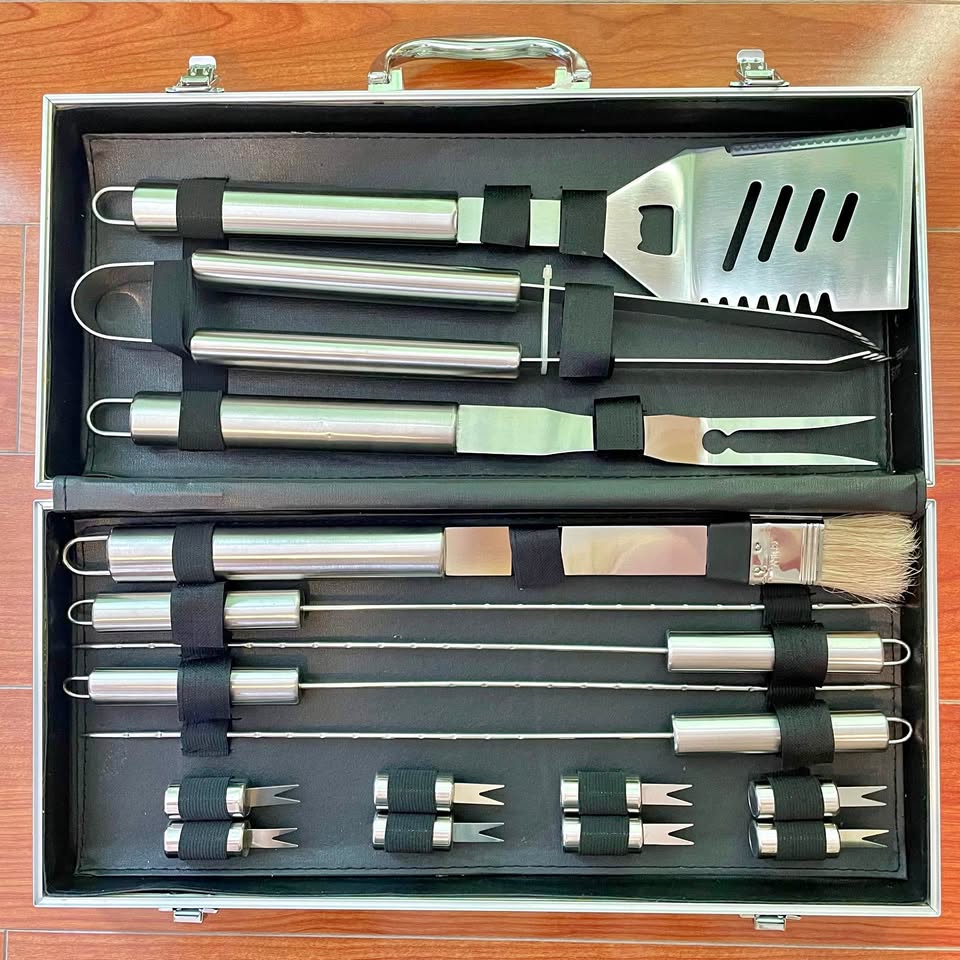 NEW✨16-Pc Stainless Steel BBQ Tool Set, Centro