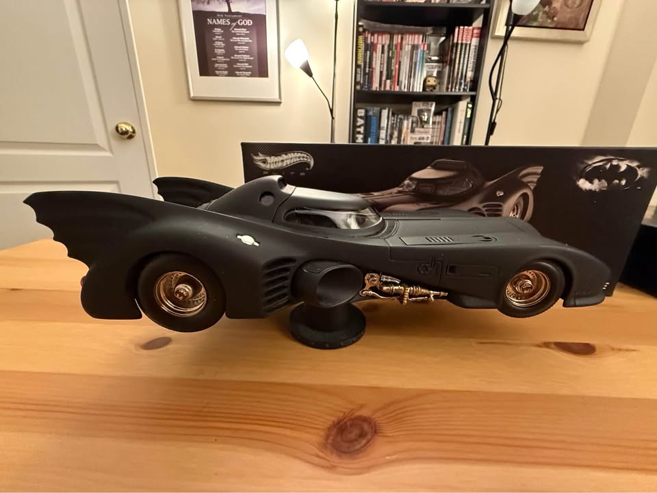 Hot Wheels Batman Returns 1:18 Scale Batmobile - photo 2