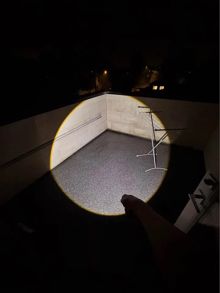 Super bright metal zoomable flashlight (read disc) image indicator(3)